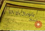 Standbild unterzeichnete Kopie der Verfassung Washington DC USA, 1990, aus Sekunde 46 historischem Filmmaterial Videoclip 65675075213