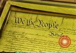 Standbild unterzeichnete Kopie der Verfassung Washington DC USA, 1990, aus Sekunde 47 historischem Filmmaterial Videoclip 65675075213