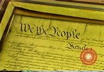 Standbild unterzeichnete Kopie der Verfassung Washington DC USA, 1990, aus Sekunde 60 historischem Filmmaterial Videoclip 65675075213
