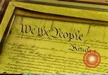 Standbild unterzeichnete Kopie der Verfassung Washington DC USA, 1990, aus Sekunde 61 historischem Filmmaterial Videoclip 65675075213
