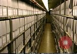 Standbild Storage Shelves Washington DC USA, 1990, aus Sekunde 14 historischem Filmmaterial Videoclip 65675075217