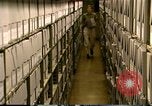 Standbild Storage Shelves Washington DC USA, 1990, aus Sekunde 52 historischem Filmmaterial Videoclip 65675075217