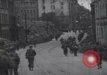Standbild USA Infanteristen München Deutschland, 1945, aus Sekunde 36 historischem Filmmaterial Videoclip 65675075223