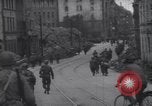 Standbild USA Infanteristen München Deutschland, 1945, aus Sekunde 39 historischem Filmmaterial Videoclip 65675075223