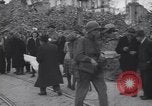 Standbild USA Infanteristen München Deutschland, 1945, aus Sekunde 44 historischem Filmmaterial Videoclip 65675075223