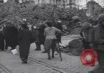 Standbild USA Infanteristen München Deutschland, 1945, aus Sekunde 45 historischem Filmmaterial Videoclip 65675075223