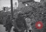 Standbild USA Infanteristen München Deutschland, 1945, aus Sekunde 49 historischem Filmmaterial Videoclip 65675075223