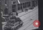Standbild USA Infanteristen München Deutschland, 1945, aus Sekunde 61 historischem Filmmaterial Videoclip 65675075223