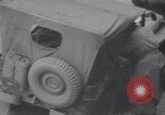 Standbild US Armee marschiert deutschen Gefangenen durch Stadt München Deutschland, 1945, aus Sekunde 7 historischem Filmmaterial Videoclip 65675075225