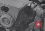 Standbild US Armee marschiert deutschen Gefangenen durch Stadt München Deutschland, 1945, aus Sekunde 8 historischem Filmmaterial Videoclip 65675075225