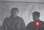 Standbild US Armee marschiert deutschen Gefangenen durch Stadt München Deutschland, 1945, aus Sekunde 10 historischem Filmmaterial Videoclip 65675075225
