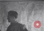 Standbild US Armee marschiert deutschen Gefangenen durch Stadt München Deutschland, 1945, aus Sekunde 19 historischem Filmmaterial Videoclip 65675075225