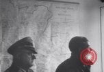 Standbild US Armee marschiert deutschen Gefangenen durch Stadt München Deutschland, 1945, aus Sekunde 21 historischem Filmmaterial Videoclip 65675075225