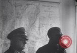 Standbild US Armee marschiert deutschen Gefangenen durch Stadt München Deutschland, 1945, aus Sekunde 22 historischem Filmmaterial Videoclip 65675075225
