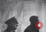 Standbild US Armee marschiert deutschen Gefangenen durch Stadt München Deutschland, 1945, aus Sekunde 24 historischem Filmmaterial Videoclip 65675075225