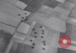 Standbild Bildung von Bomber Siena Italien, 1944, aus Sekunde 29 historischem Filmmaterial Videoclip 65675075226