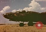 Standbild B-17 Flying Fortress Bomber Algier Algerien, 1943, aus Sekunde 46 historischem Filmmaterial Videoclip 65675075265