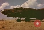 Standbild B-17 Flying Fortress Bomber Algier Algerien, 1943, aus Sekunde 57 historischem Filmmaterial Videoclip 65675075265