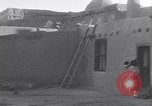 Standbild Pueblo Dorf der Indianer United States USA, 1920, aus Sekunde 55 historischem Filmmaterial Videoclip 65675075278