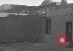 Standbild Pueblo Dorf der Indianer United States USA, 1920, aus Sekunde 56 historischem Filmmaterial Videoclip 65675075278