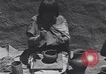 Image Pueblo Native American Indian faïence United States USA, 1920, de la seconde 36 séquences d'archives historiques vidéo 65675075283