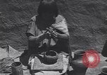 Image Pueblo Native American Indian faïence United States USA, 1920, de la seconde 41 séquences d'archives historiques vidéo 65675075283