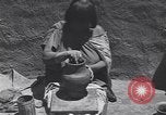 Image Pueblo Native American Indian faïence United States USA, 1920, de la seconde 62 séquences d'archives historiques vidéo 65675075283