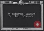 Standbild Pueblo Native American Indian Menschen Tanz und Trommel United States USA, 1920, aus Sekunde 3 historischem Filmmaterial Videoclip 65675075284