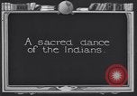 Standbild Pueblo Native American Indian Menschen Tanz und Trommel United States USA, 1920, aus Sekunde 4 historischem Filmmaterial Videoclip 65675075284