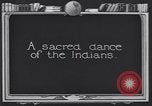 Standbild Pueblo Native American Indian Menschen Tanz und Trommel United States USA, 1920, aus Sekunde 7 historischem Filmmaterial Videoclip 65675075284