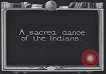 Standbild Pueblo Native American Indian Menschen Tanz und Trommel United States USA, 1920, aus Sekunde 9 historischem Filmmaterial Videoclip 65675075284
