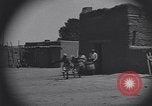 Standbild Pueblo Native American Indian Menschen Tanz und Trommel United States USA, 1920, aus Sekunde 11 historischem Filmmaterial Videoclip 65675075284