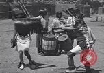 Standbild Pueblo Native American Indian Menschen Tanz und Trommel United States USA, 1920, aus Sekunde 34 historischem Filmmaterial Videoclip 65675075284