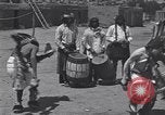 Standbild Pueblo Native American Indian Menschen Tanz und Trommel United States USA, 1920, aus Sekunde 35 historischem Filmmaterial Videoclip 65675075284