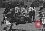 Standbild Pueblo Native American Indian Menschen Tanz und Trommel United States USA, 1920, aus Sekunde 36 historischem Filmmaterial Videoclip 65675075284