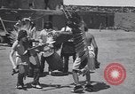 Standbild Pueblo Native American Indian Menschen Tanz und Trommel United States USA, 1920, aus Sekunde 38 historischem Filmmaterial Videoclip 65675075284