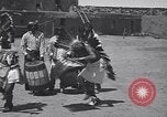 Standbild Pueblo Native American Indian Menschen Tanz und Trommel United States USA, 1920, aus Sekunde 40 historischem Filmmaterial Videoclip 65675075284