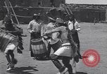 Standbild Pueblo Native American Indian Menschen Tanz und Trommel United States USA, 1920, aus Sekunde 44 historischem Filmmaterial Videoclip 65675075284