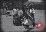 Standbild Pueblo Native American Indian Menschen Tanz und Trommel United States USA, 1920, aus Sekunde 50 historischem Filmmaterial Videoclip 65675075284