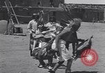 Standbild Pueblo Native American Indian Menschen Tanz und Trommel United States USA, 1920, aus Sekunde 51 historischem Filmmaterial Videoclip 65675075284