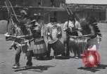 Standbild Pueblo Native American Indian Menschen Tanz und Trommel United States USA, 1920, aus Sekunde 54 historischem Filmmaterial Videoclip 65675075284