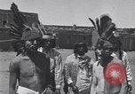 Standbild Pueblo Native American Indian Menschen Tanz und Trommel United States USA, 1920, aus Sekunde 57 historischem Filmmaterial Videoclip 65675075284