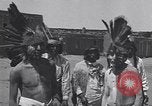 Standbild Pueblo Native American Indian Menschen Tanz und Trommel United States USA, 1920, aus Sekunde 61 historischem Filmmaterial Videoclip 65675075284