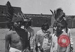 Standbild Pueblo Native American Indian Menschen Tanz und Trommel United States USA, 1920, aus Sekunde 62 historischem Filmmaterial Videoclip 65675075284