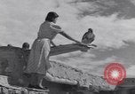 Standbild Hopi Native American Indian woman Utah United States USA, 1937, aus Sekunde 55 historischem Filmmaterial Videoclip 65675075288