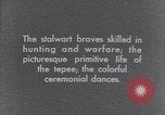 Standbild Native American Indian Kinder United States USA, 1933, aus Sekunde 39 historischem Filmmaterial Videoclip 65675075290