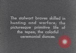 Standbild Native American Indian Kinder United States USA, 1933, aus Sekunde 46 historischem Filmmaterial Videoclip 65675075290
