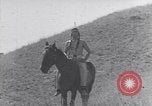 Standbild Native American Indian Kinder United States USA, 1933, aus Sekunde 59 historischem Filmmaterial Videoclip 65675075290