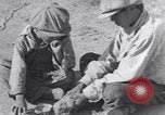 Standbild American-Indian Kinder United States USA, 1933, aus Sekunde 25 historischem Filmmaterial Videoclip 65675075292