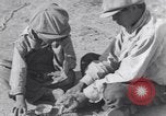 Standbild American-Indian Kinder United States USA, 1933, aus Sekunde 27 historischem Filmmaterial Videoclip 65675075292
